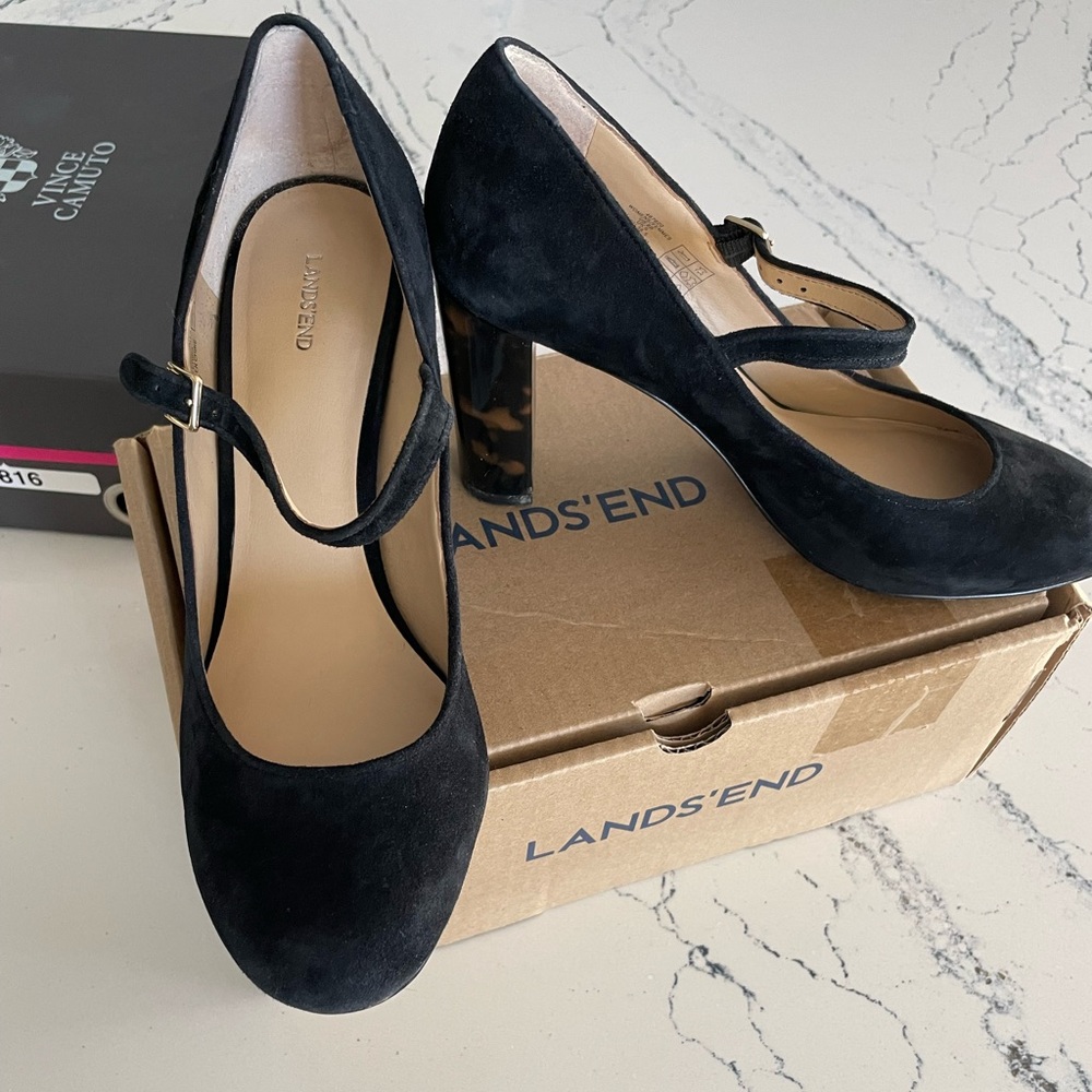 Black suede tortoise shell block heel Mary Janes! EUC